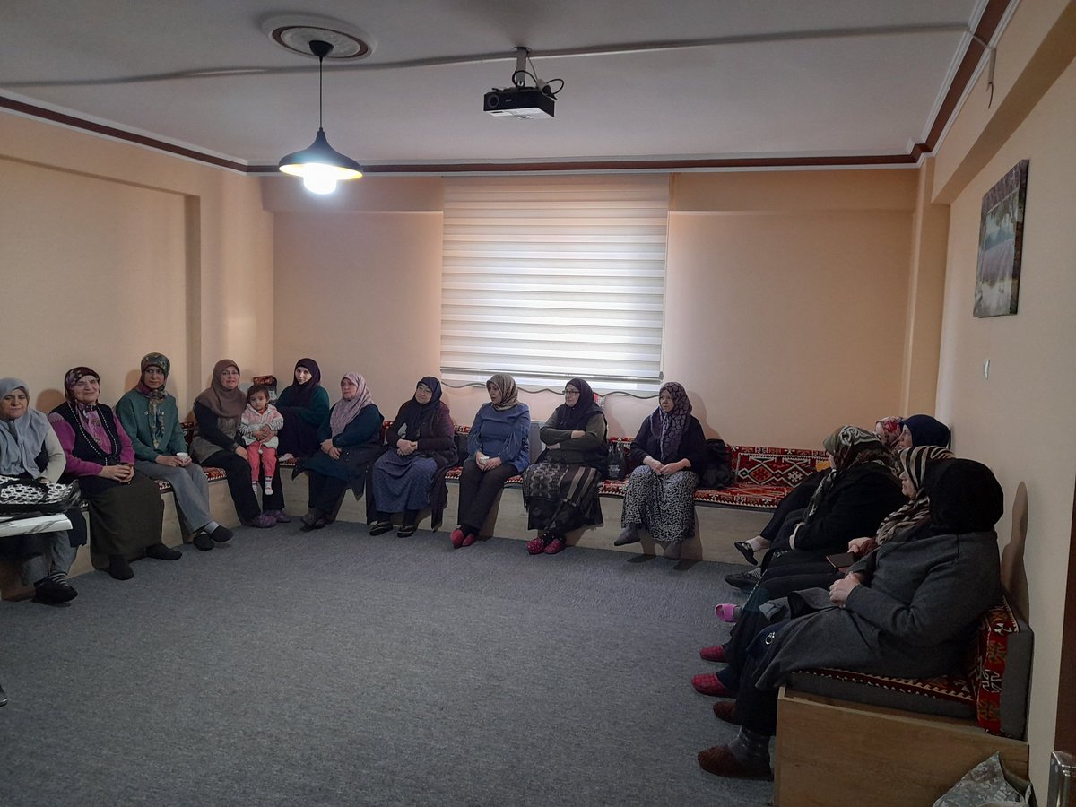 suhut_n's tweet photo. Şuhut Kadın Kültür Evimizde İlçe Vaizesi Hatice Büşra BOYDAK Hocamız tarafından kadınlarımıza "Ailede Birlikte Vakit Geçirmek"konulu eğitim verildiği. Kendilerine teşekkür ederiz. @kubrayigitbasi @AfyonValiligi @HarunResitHan @suhutkaymakami @afyonkulturevi https://t.co/dj1syLeeJn