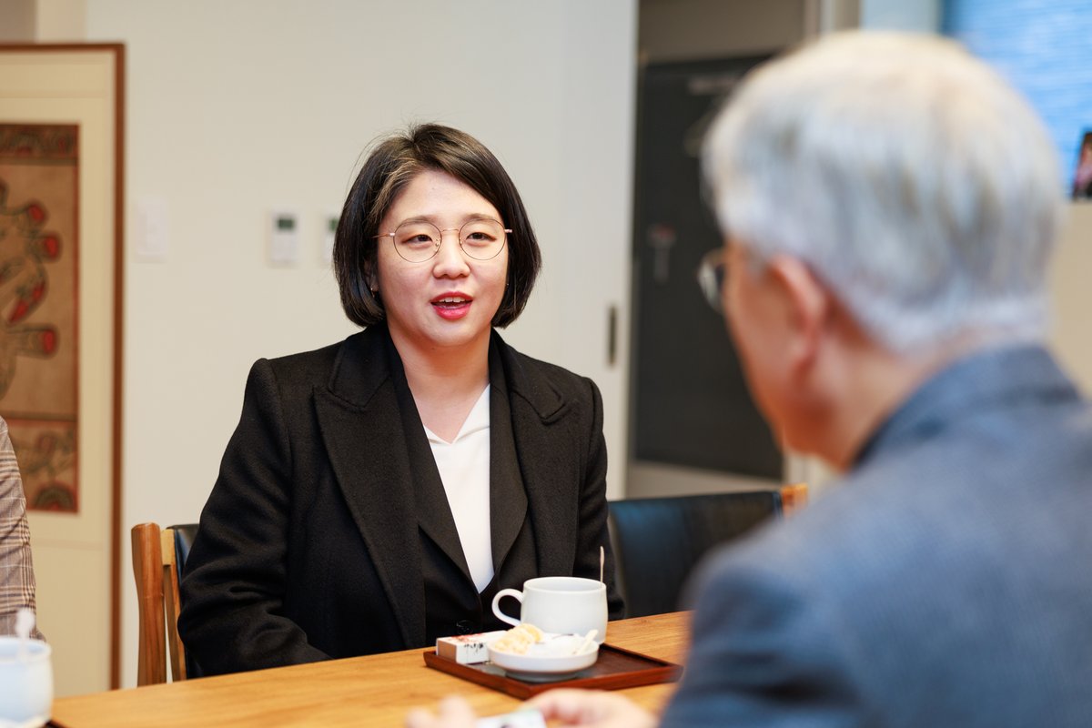 yong_hyein's tweet image. 울산 의정보고회를 하러 가는 길, 평산에 들러 문재인 전 대통령님을 찾아뵈었습니다.

문 전 대통령님께 제가 가지고 있는 여러 고민들을 여쭙고 또 고견을 청해듣는 시간이었습니다.

'복합적인 위기를 타개할 국가 비전을 제시하지 않는 정부, 위기를 논하지 않는 정치, 그렇기에 정치에 환멸을…