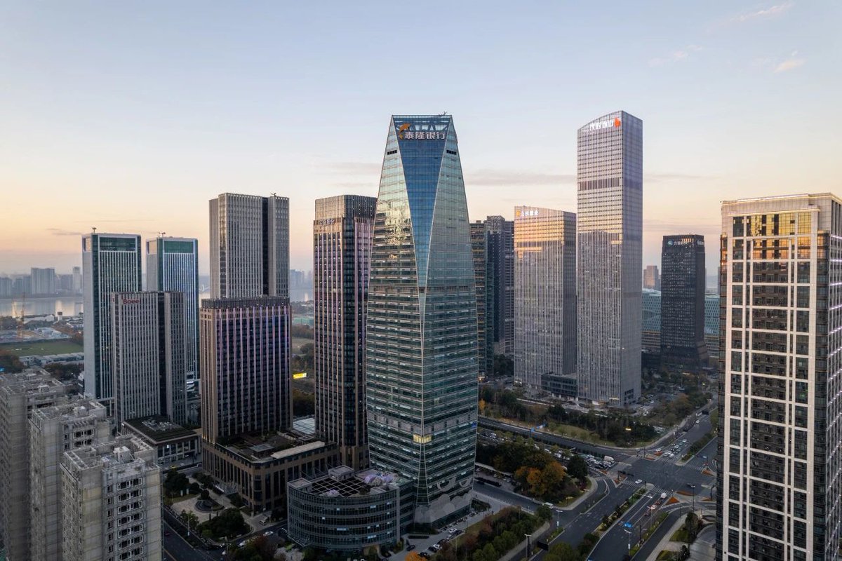 iXiaoshan's tweet image. 💻#Xiaoshan and @ChinaMobile7 are set to launch the largest computing initiative in @izhejiang. The project, located in Turing Town, will encompass intelligent computing, general computing, data processing, and large model platforms. #WhatsOnXiaoshan #ComputingPower