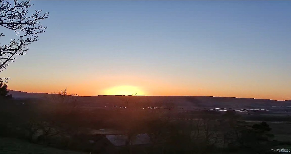 The rising sun over the Sidlaws on #BoxingDay - a day to thank those who keep us safe and healthy. #ArmedForces #fire #police #nhs #publicservice #keyworkers #criticalinfrastructure #charities #volunteers