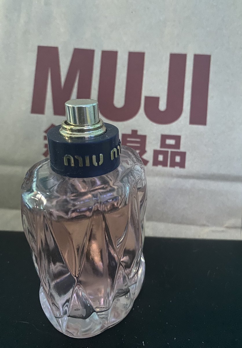 cartoonn09's tweet photo. ส่งต่อน้ำหอม MU MU แท้ 🤍 500฿
น้ำหอมม MUMU แท้ 100ml.
ตำหนิ ขอบฝาแตกนิดหน่อยค่า ฉีดใช้ได้ปกตินะค้า น้องหอมสะอาดๆ แอบเท่ห์หน่อยๆค่าา รวมส่งจ้าาา 🫶🏻
#ส่งต่อน้ำหอม #น้ำหอมมือสอง #คสอมือสอง #คสอมือ2 #ส่งต่อคสอ #ส่งต่อสกินเเคร์มือ2 #สกินแคร์เกาหลี #น้ำหอม https://t.co/fNx9aBXd5v
