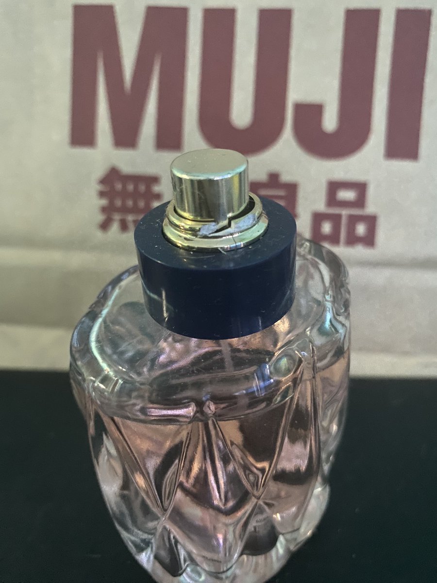 cartoonn09's tweet photo. ส่งต่อน้ำหอม MU MU แท้ 🤍 500฿
น้ำหอมม MUMU แท้ 100ml.
ตำหนิ ขอบฝาแตกนิดหน่อยค่า ฉีดใช้ได้ปกตินะค้า น้องหอมสะอาดๆ แอบเท่ห์หน่อยๆค่าา รวมส่งจ้าาา 🫶🏻
#ส่งต่อน้ำหอม #น้ำหอมมือสอง #คสอมือสอง #คสอมือ2 #ส่งต่อคสอ #ส่งต่อสกินเเคร์มือ2 #สกินแคร์เกาหลี #น้ำหอม https://t.co/fNx9aBXd5v