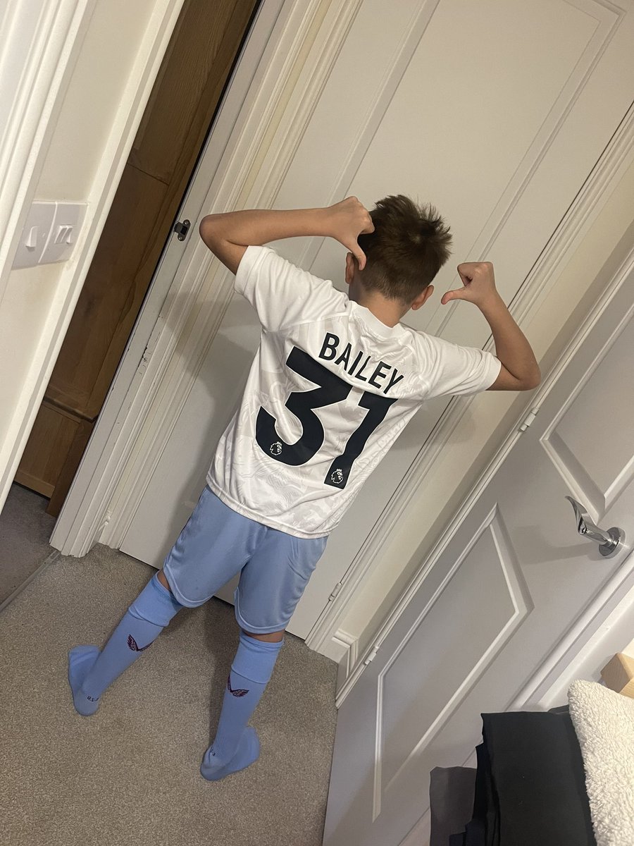 kathib98's tweet photo. @AVFCOfficial https://t.co/cb9tT1oPPA