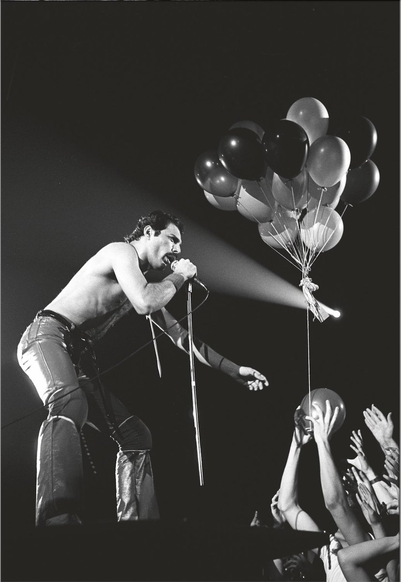 QueenWillRock's tweet photo. Happy New Year to all our incredible fans across the world! 🎉

📸Credit: Neal Preston © Queen Productions Ltd. https://t.co/5VGRpXA3z1