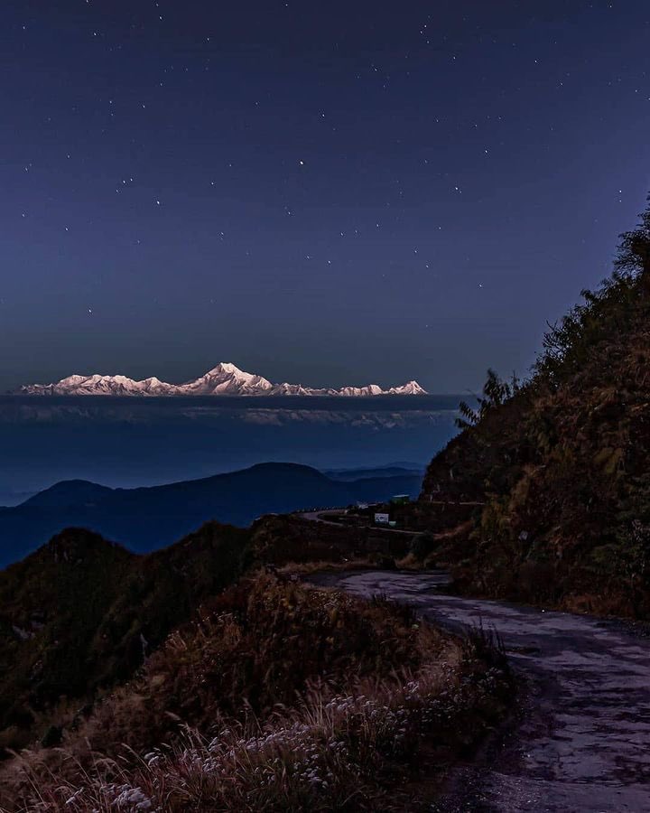 Magnificent view of Mt. Kanchenjunga as seen from Lungthung at East Sikkim 🏔 x.com/i/spaces/1zkkz…