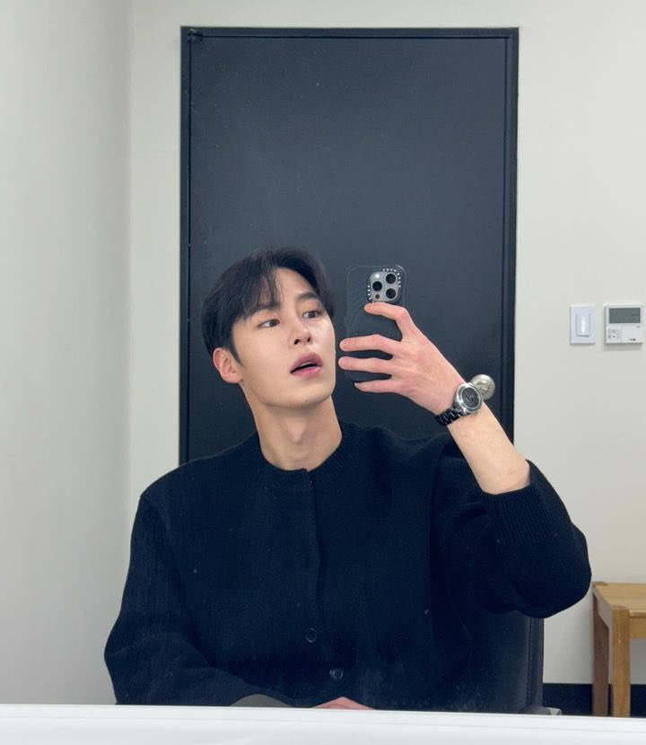 _jxxwxxk's tweet photo. 231226 ﾟ인스타 #이재욱 https://t.co/PIg8l8fmX9