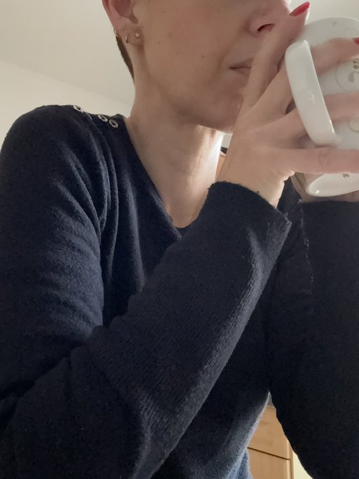 Bonjour X  J&rsquo;esp&egrave;re que vous allez profiter de votre journ&eacute;e  💋 https://t.co/G2yp7WS8H9<a href="/tag/mardimiroir"class="tags"><span>#mardimiroir</span></a>