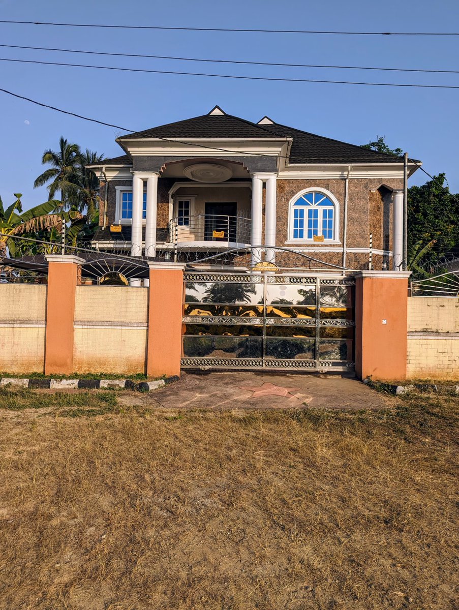 Wilsonprops's tweet image. To let
Exquisite 3bedroom Flat all En-suite (4 toilets)

Rent:₦600k upstairs
Downstairs ₦500k
Excluding other charges 

Location: Close to Deeper Life Camp, off Idoro Road, by Military base, Uyo.

Features: Fenced Round, Gated, Pop, Two tenants, Good access road, good light.