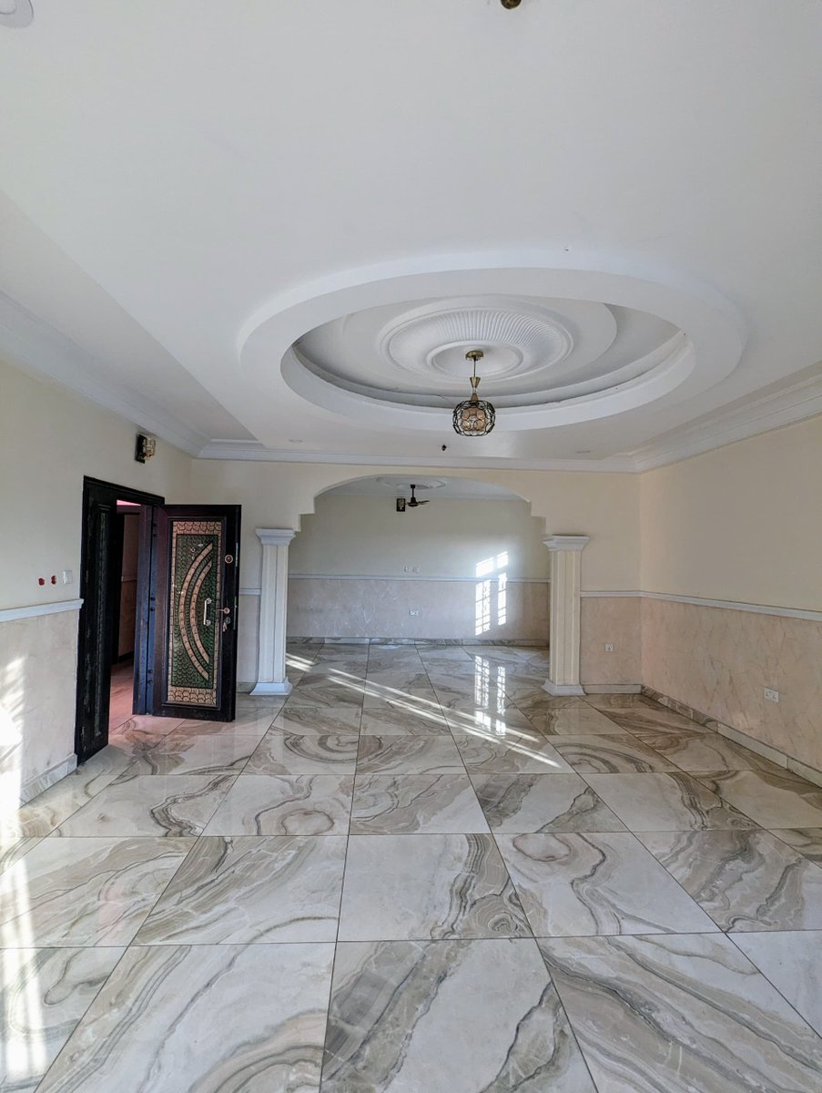 Wilsonprops's tweet image. To let
Exquisite 3bedroom Flat all En-suite (4 toilets)

Rent:₦600k upstairs
Downstairs ₦500k
Excluding other charges 

Location: Close to Deeper Life Camp, off Idoro Road, by Military base, Uyo.

Features: Fenced Round, Gated, Pop, Two tenants, Good access road, good light.