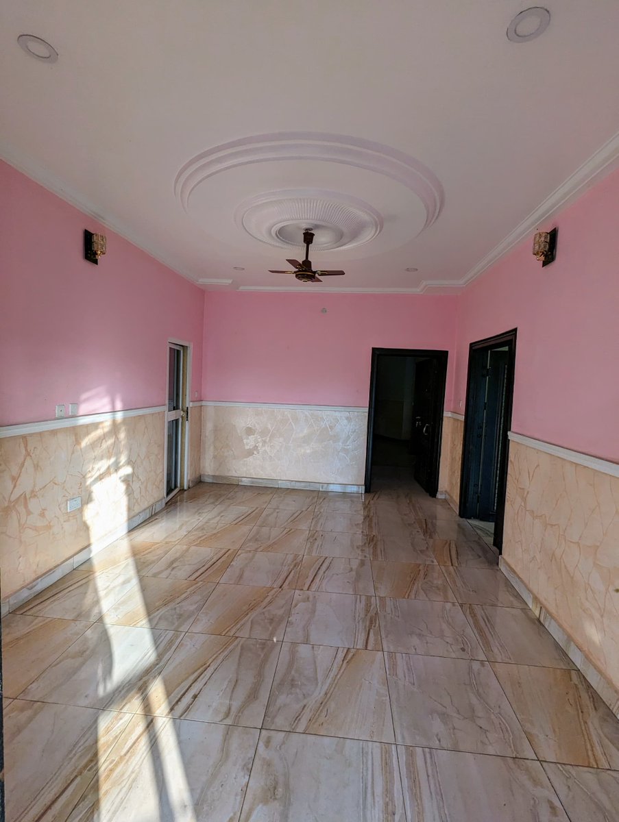 Wilsonprops's tweet image. To let
Exquisite 3bedroom Flat all En-suite (4 toilets)

Rent:₦600k upstairs
Downstairs ₦500k
Excluding other charges 

Location: Close to Deeper Life Camp, off Idoro Road, by Military base, Uyo.

Features: Fenced Round, Gated, Pop, Two tenants, Good access road, good light.