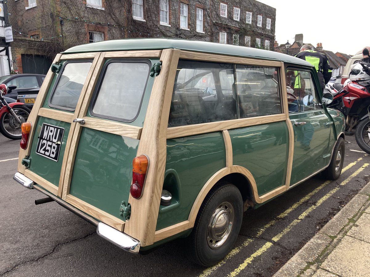 classiccarguru1's tweet photo. #WickhamSquare https://t.co/CjGe6LT9Nz