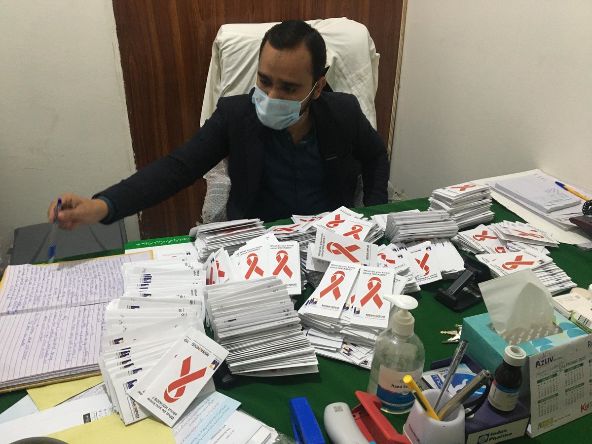 Mr @IamZeeshanAyyaz visited, ART Center in Government Sir Sadiq Abbasi (Civil) Hospital #Bahawalpur , #Pakistan . He handed over #HIV awareness leaflets to the HIV Center. Thank you @RobertCarrFund @mena_hra #Awarenesscampaign #awarenessmonth #December