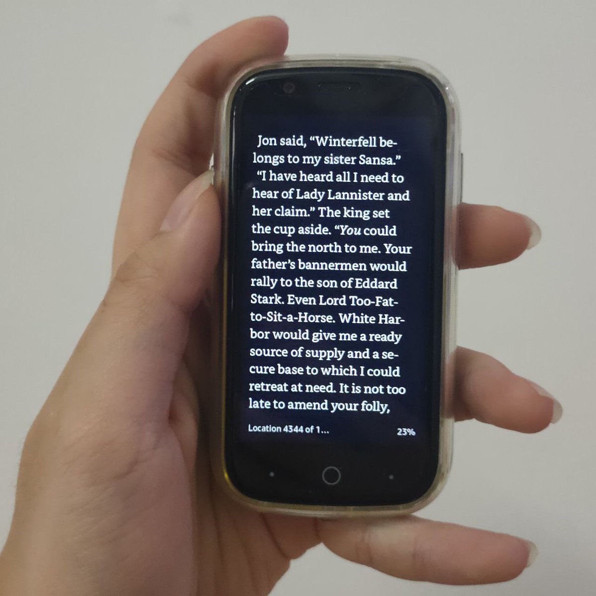 literarybase's tweet image. /lt guys liat baca buku mini lucu banget😭😭👍🏻