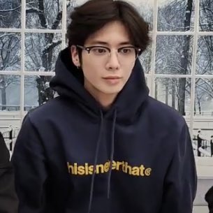 choixthk's tweet photo. Lo atractivo que se ve con las gafas uff https://t.co/TDTxdq7uZm