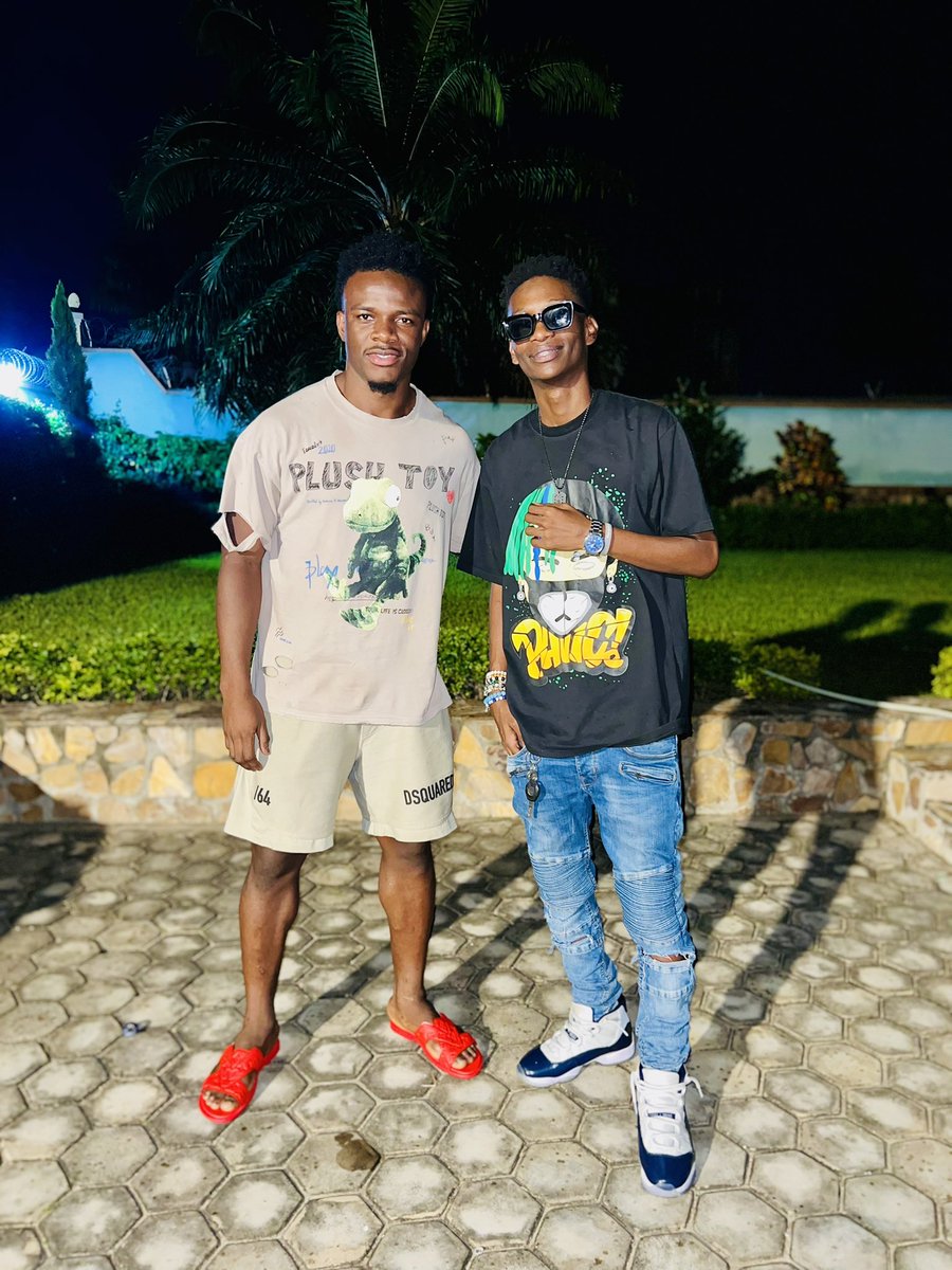 kaboss4real's tweet photo. N’iteka, n’ivyishimo guhura na YOUSSOUF NDAYISHIMIYE 🤌🏾🔥 

#BurundianIcon 🇧🇮👌 https://t.co/HXlmwmd1MX