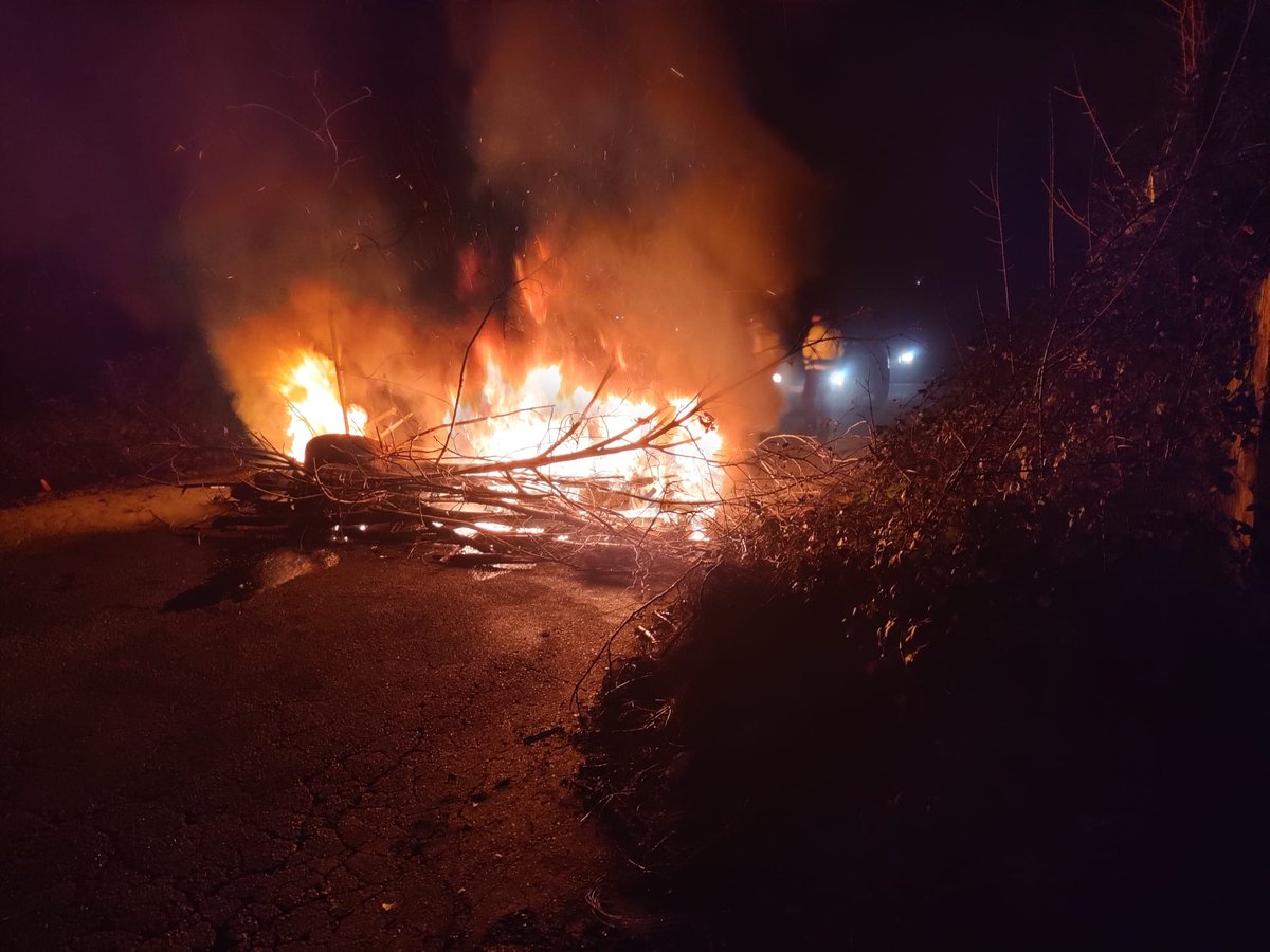 FIUSO_Asturias's tweet photo. #USOindustria Asturias 44 días de #Huelga #Barricadas en #OROVALLE Sobran las palabras y hablan por sí solas las imágenes.Una plantilla unida en #Llucha ante la actitud #VERGONZOSA de la dirección #líderes #NiUnPasoAtrás #NuevosTiempos #Adelante NO OLVIDAMOS!!! https://t.co/NM5WVhbNVn