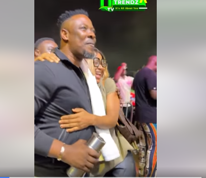 tignews_'s tweet photo. Nigel Gaisie, Actress Akuapem Polo rally support at Afua Asantewaa Aduonum’s Sing-a-Thon
https://t.co/4NU4JRAuAJ
#Sheldon #nigelgaisie #akuapempolo #Otabil #Lamborghini #GuinnessWorldRecord https://t.co/fqi8F6mOKG