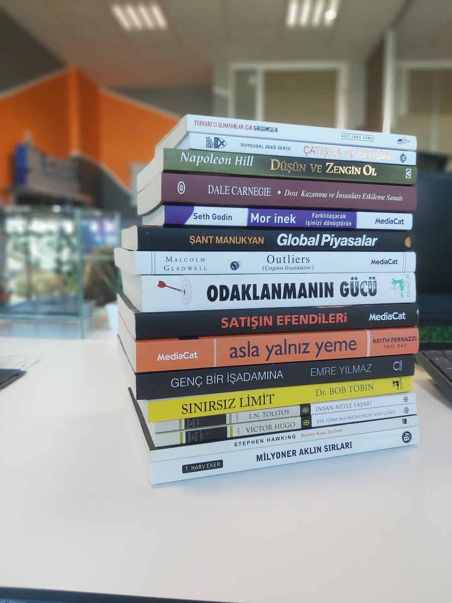 2023'ün bana kattıkları 📚 
#kitap #kitaptavsiyesi #girisim #girişimcilik
