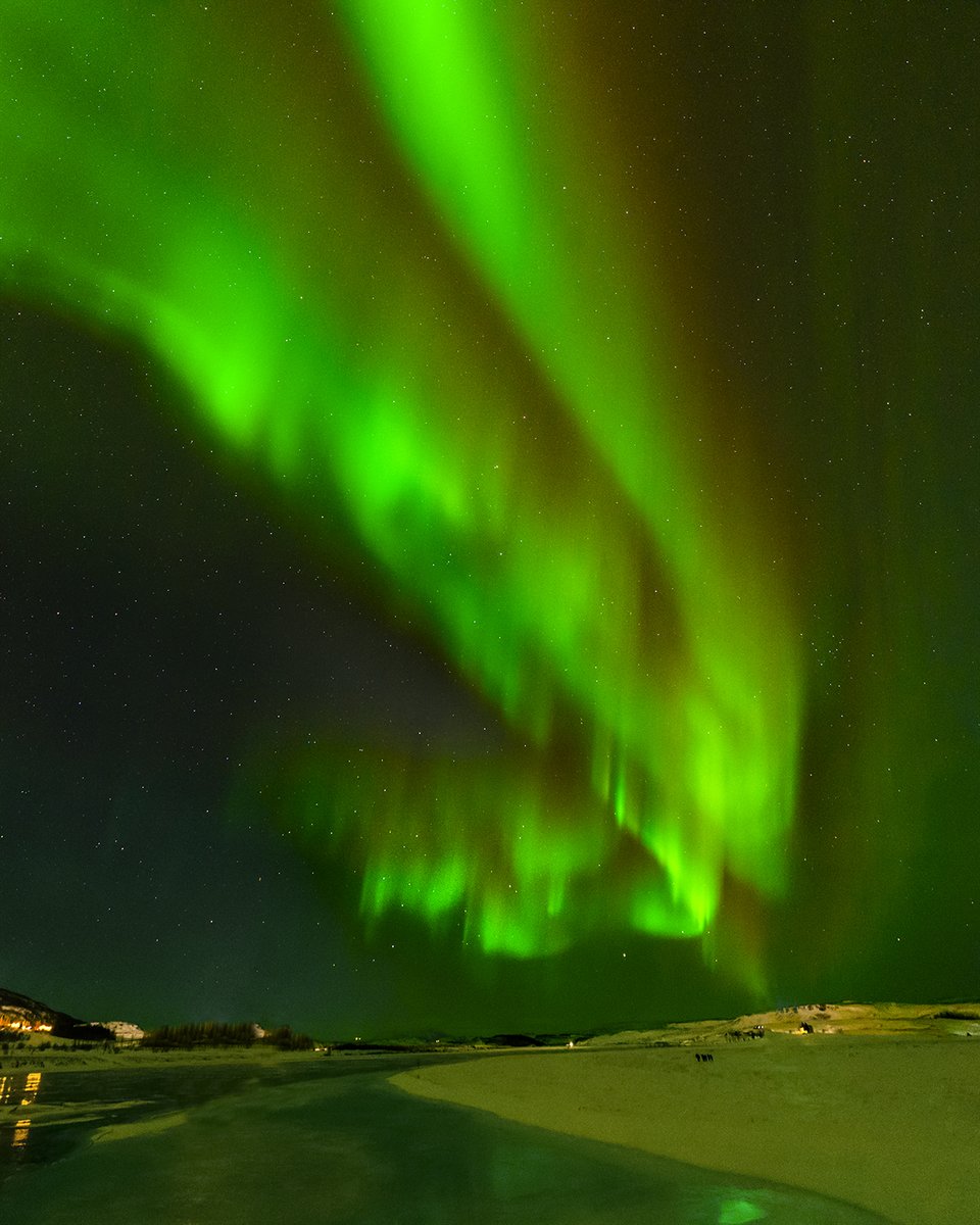 Se va acabando 2023 y quiero enseñaros un resumen de un año intenso fotografiando todo tipo de paisajes y cielos increíbles.
 Un año más cargado de momentos únicos, como esta aurora boreal en Islandia el pasado Enero.
Abro hilo ⬇️