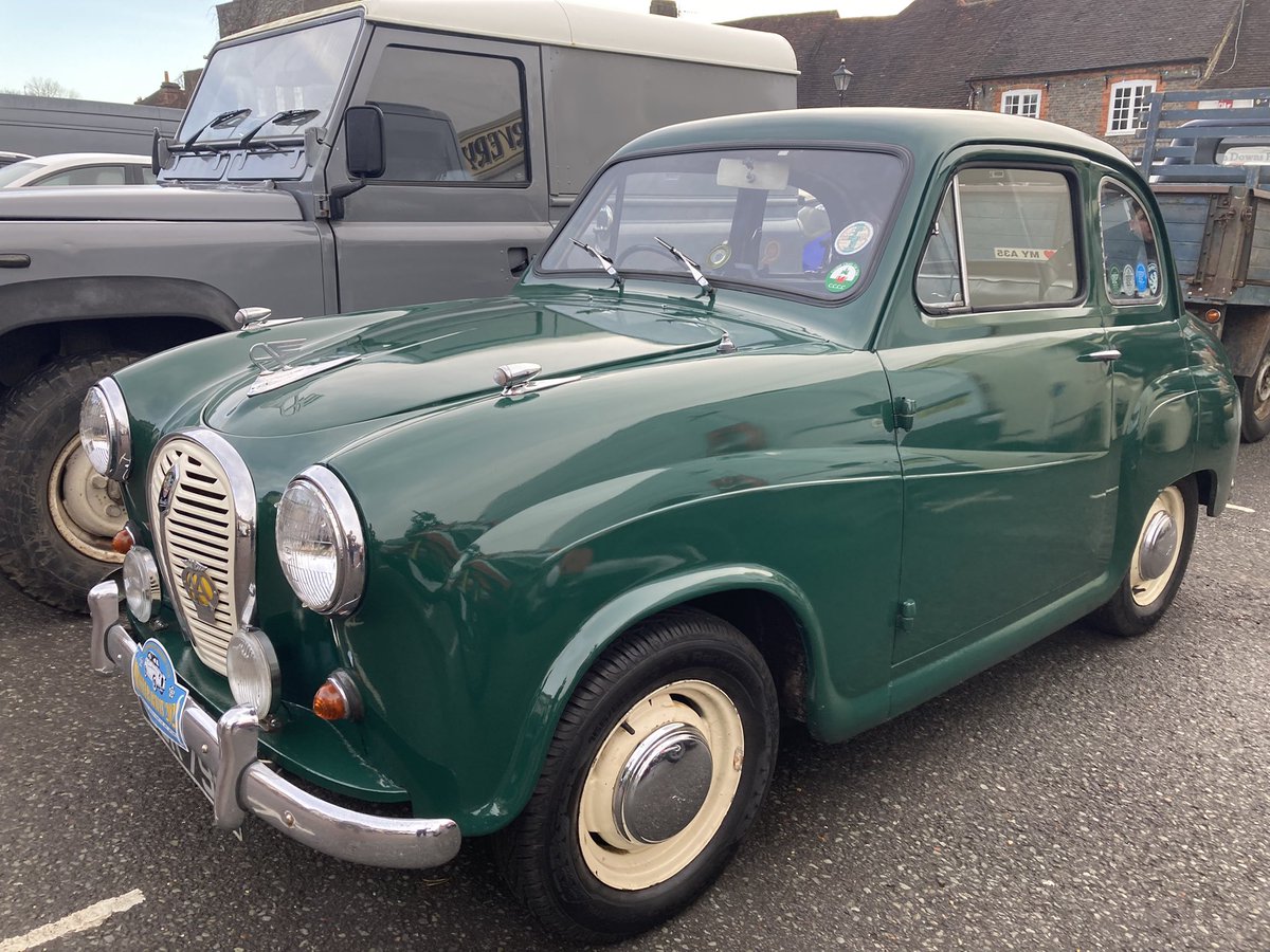 classiccarguru1's tweet photo. #WickhamSquare https://t.co/ASJxGEMdsy