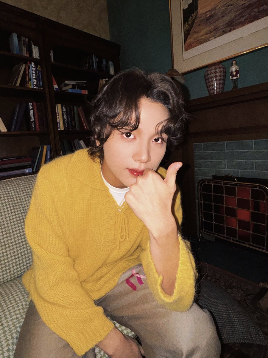 kalewrittings's tweet image. “wassup riri”                             “wassup rocky”