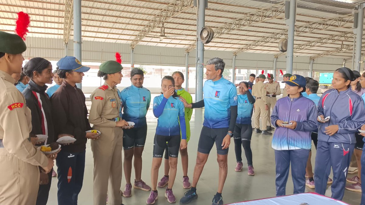 Mega Cyclothon team was flagged in on 25 th Dec 23 by Dr DT Shirke , Vice Chancellor, Shivaji University, Kolhapur. The team was welcomed by native NCC Cadets . The team members interacted with the media at the venue. @DefPROMumbai @HQ_DG_NCC