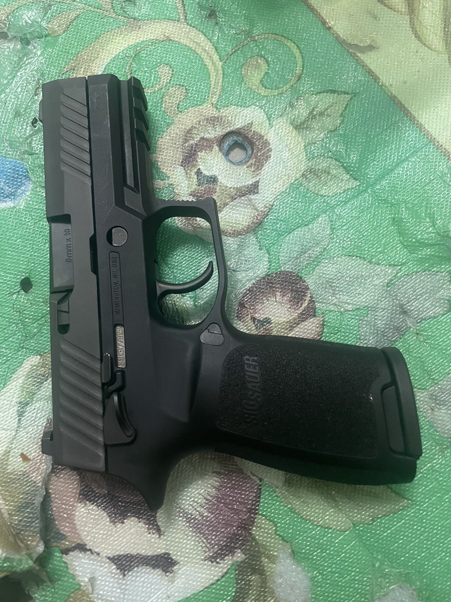 ฟา ดิน tweet media