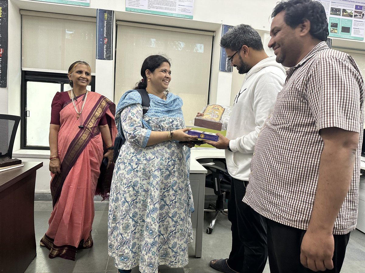 LivingLabHyd's tweet photo. GNITS FDP team had an exciting visit to the Smart City Living Lab at IIIT Hyderabad! Faculty members from different colleges joined us as Anuradha Vattem and Prof. Aftab shared insights into the implementation of the Smart City Living Lab. 🌆 #SmartCity #IIITHyderabad #Education https://t.co/gMXkI3rabr