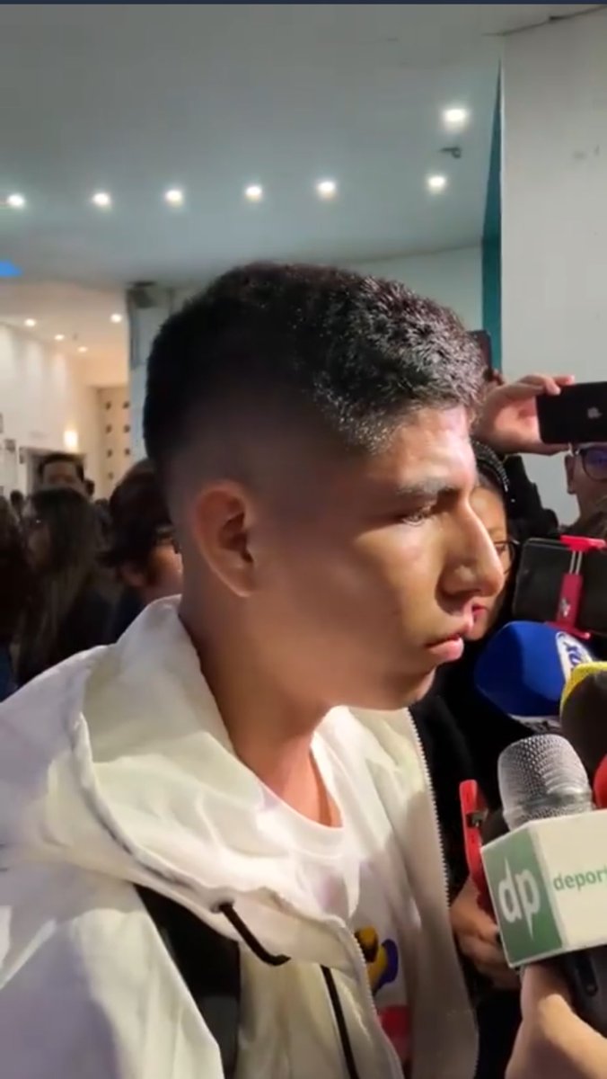FanPumaOficial's tweet photo. “Voy a trabajar duro para ganarme a la hinchada, eso se gana con trabajo, no por venir de Perú me van a querer, me van a tener que ver jugar y voy a dar todo de mí, mucho sacrificio y mucha fé” 

Llegó el niño de oro. https://t.co/N11Y9y45kw
