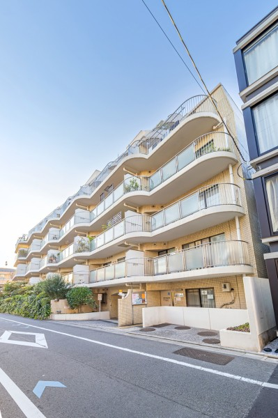 JpnRealtySTARTS's tweet photo. Corner 3BR 10mins. walk to #Meidaimae #Setagaya #Tokyo
Price: JPY91.8M ≒ USD645K ≒ EUR585K
Structure: RCS
Built: Apr 1984
Size: 87.67sqm / 943.67sf
#renovation #realestate #property #floorheating #petfriendly #dishwasher #Japan #sale
https://t.co/9Kr12CiIcm https://t.co/xw15qtCckd