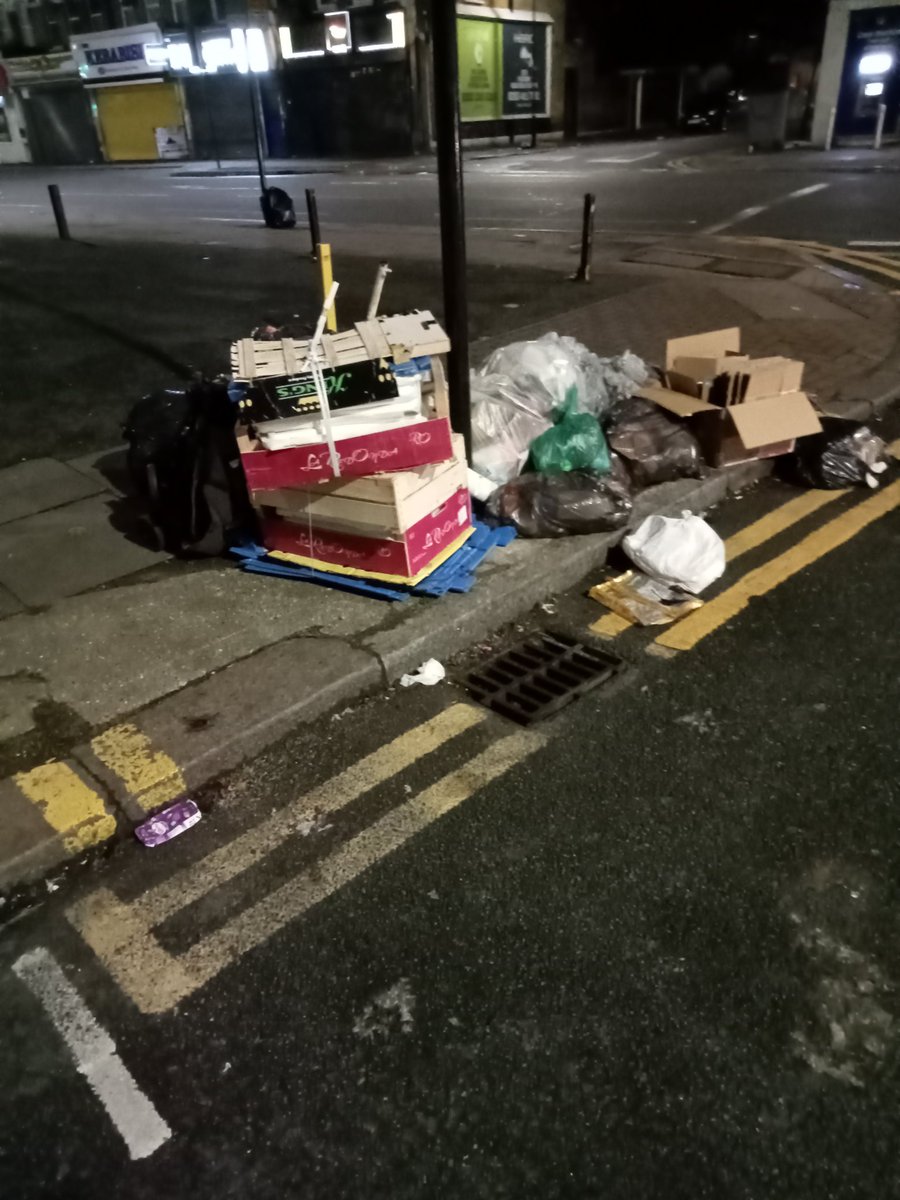 <a href="/rokhsanafiaz/">Rokhsana Fiaz OBE</a> <a href="/stephenctimms/">Sir Stephen Timms</a> <a href="/NewhamCouncil/">NewhamCouncil</a> Top of FIfth Avenue Manor Park this morning,a big thank you to dirty antisocial FLYTIPPING scumbags that never disappoint 365 days a year.