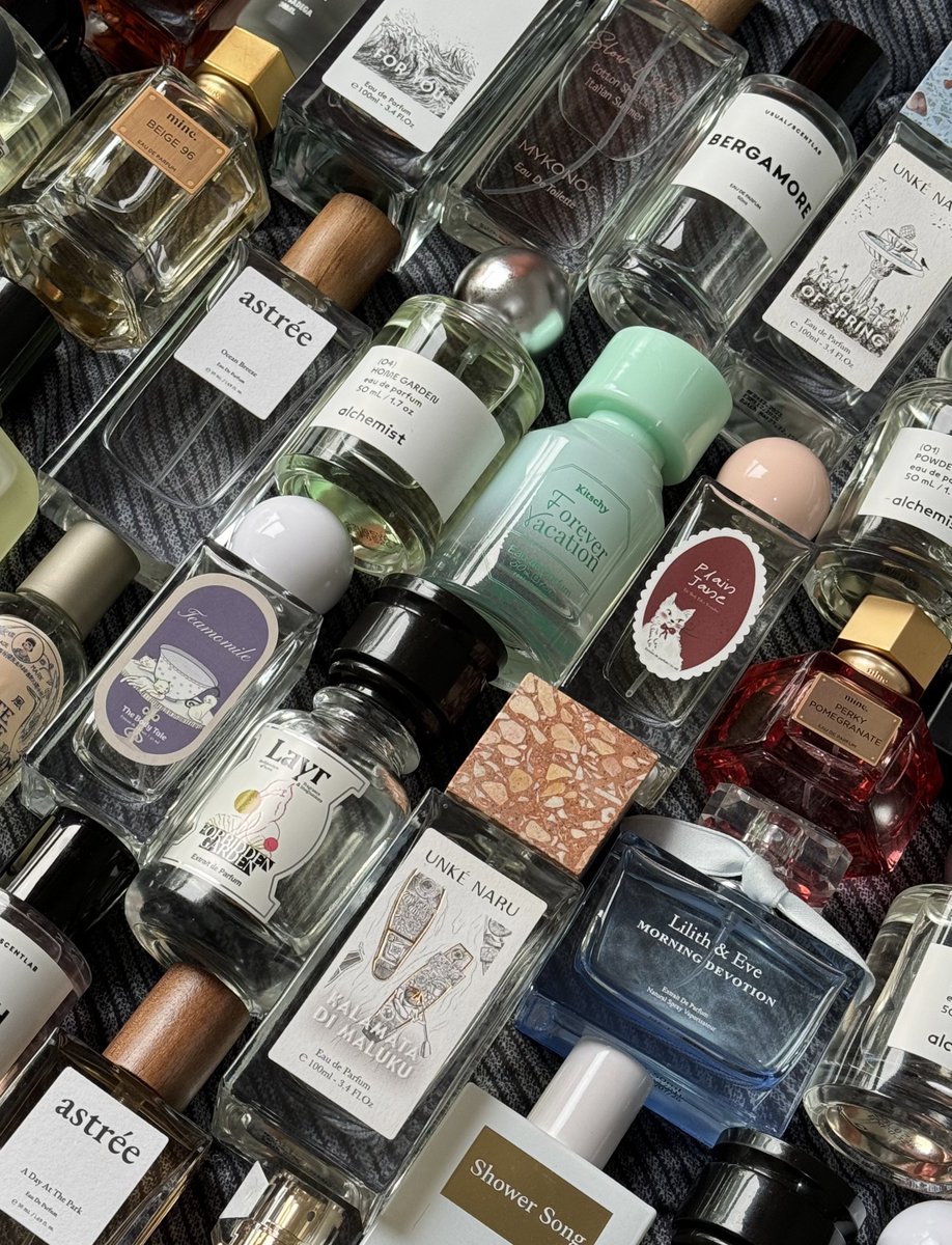 ok ini dia list 50++ parfum lokal yang menurut i cocok buat dipake siang-siang/panas-panasan 🌞✨🤍.

scent profile/keywords: soft light floral, airy, fresh, green, bright, citrusy, clean, skin-scent, fresh fruits, musk, soapy, tea-like, baby-like, versatile, inoffensive 🌱