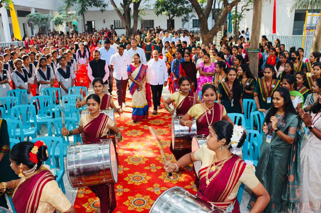 _NSSIndia's tweet photo. #Yuvasamvad 
 Youth Dailogue one day Program and Panch Pran pledge organised by Patil Academy Degree College for women Sindhnur

@YASMinistry @Anurag_Office @NisithPramanik https://t.co/cwkXn1l8rU