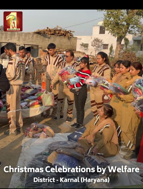 खुशियां मनाने का हर किसी का अपना-अपना तरीका होता है। डेरा सच्चा सौदा के अनुयायी अपनी हर ख़ुशी मानवता के कल्याण के लिए कार्य करके मनाते हैं। मैरी क्रिसमस के अवसर पर सेवकों ने असहाय लोगों को गर्म कपड़े दान किये। #SpreadingHappiness मासूमों के चेहरों पर आई मुस्कान प्रेरित #DrMSG