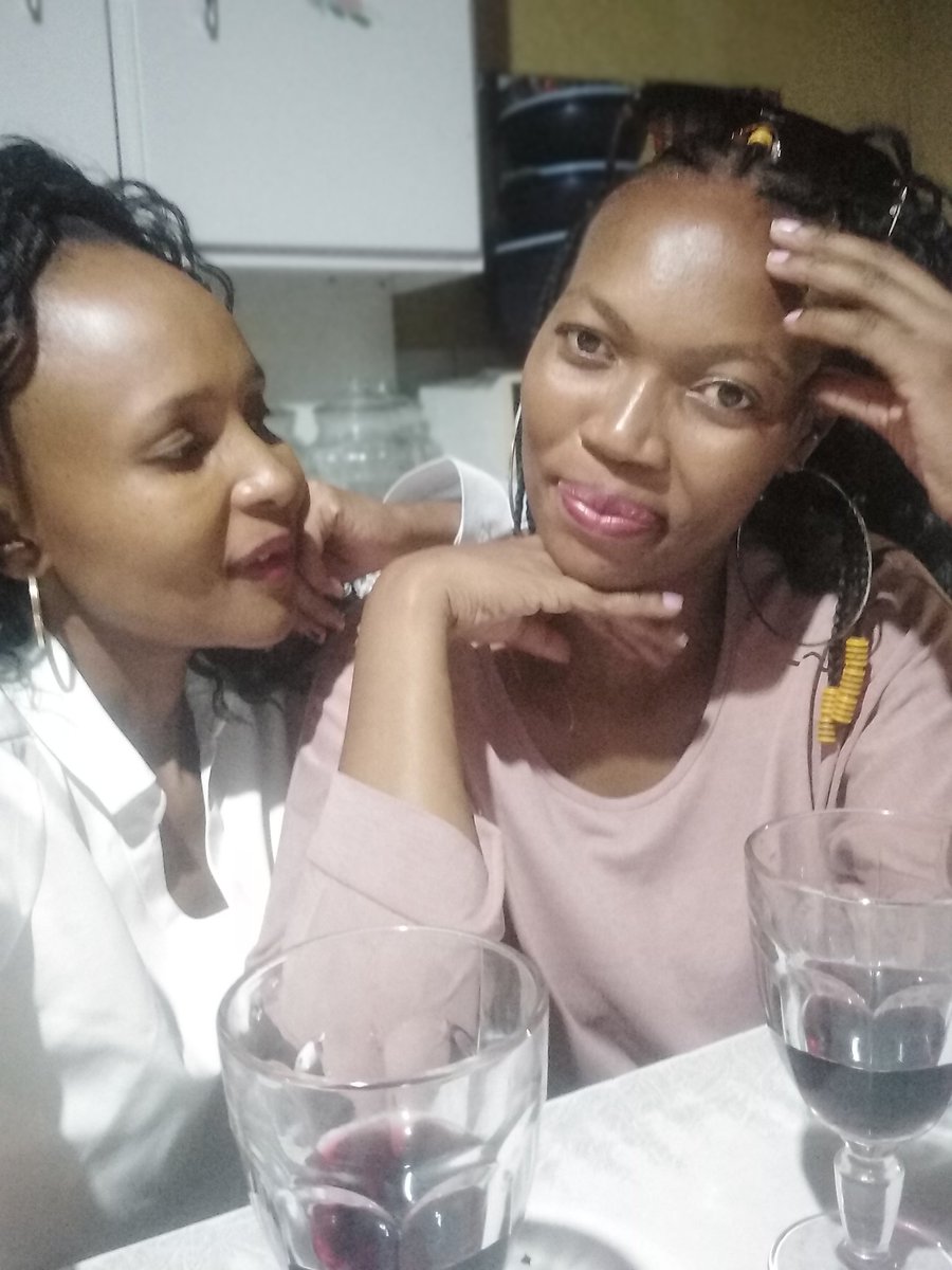 MthwaloShaz's tweet photo. We had a wonderful time with my childhood friend, A lovely rainy Xmas 🎄 at home hey🦋🥳🍓🥂🎊🌹 https://t.co/xe37KE1rbq