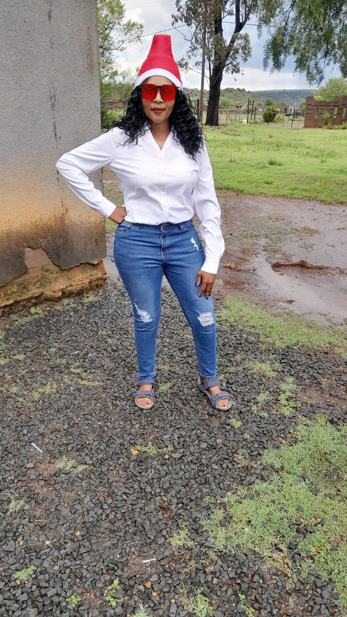 MthwaloShaz's tweet photo. We had a wonderful time with my childhood friend, A lovely rainy Xmas 🎄 at home hey🦋🥳🍓🥂🎊🌹 https://t.co/xe37KE1rbq