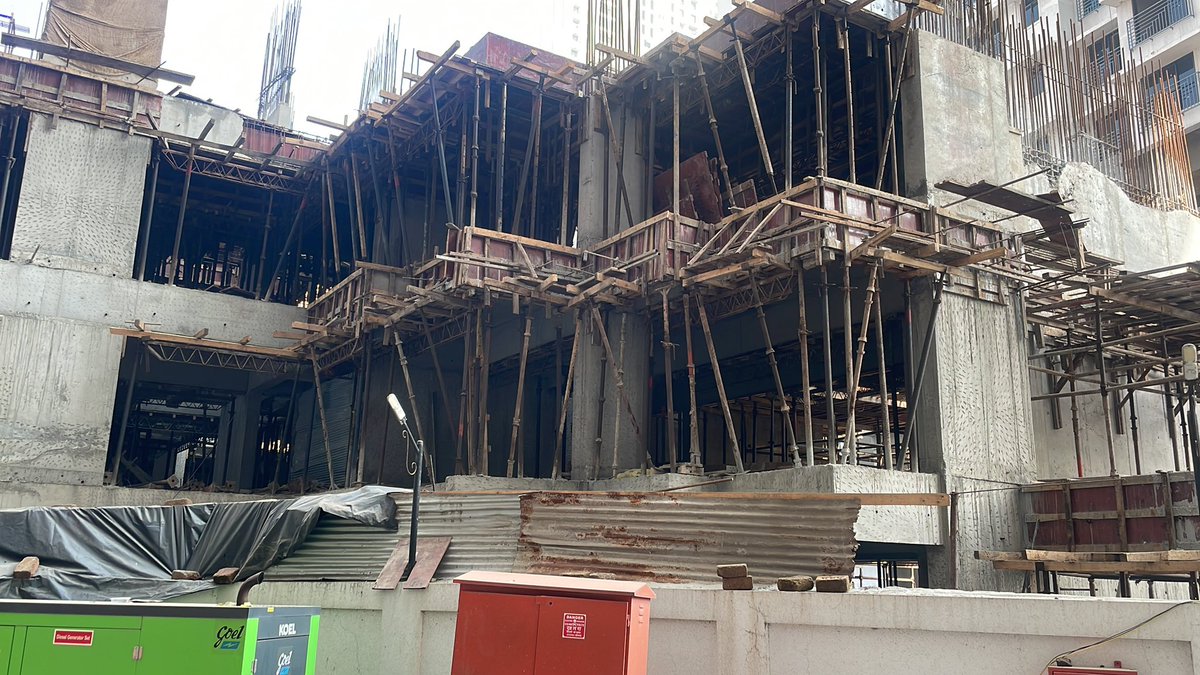 nsaple's tweet photo. @mybmcWardS @mybmc @IqbalSinghChah2 @CMOMaharashtra @Dev_Fadnavis @AjitPawarSpeaks @abpmajhatv @mataonline @lokmat @TOIMumbai Still no action by @mybmc https://t.co/E22yV9E9Rv