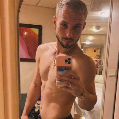 StarlySt74619's tweet photo. #NuevaFotoDePerfil https://t.co/blDLbVppZf