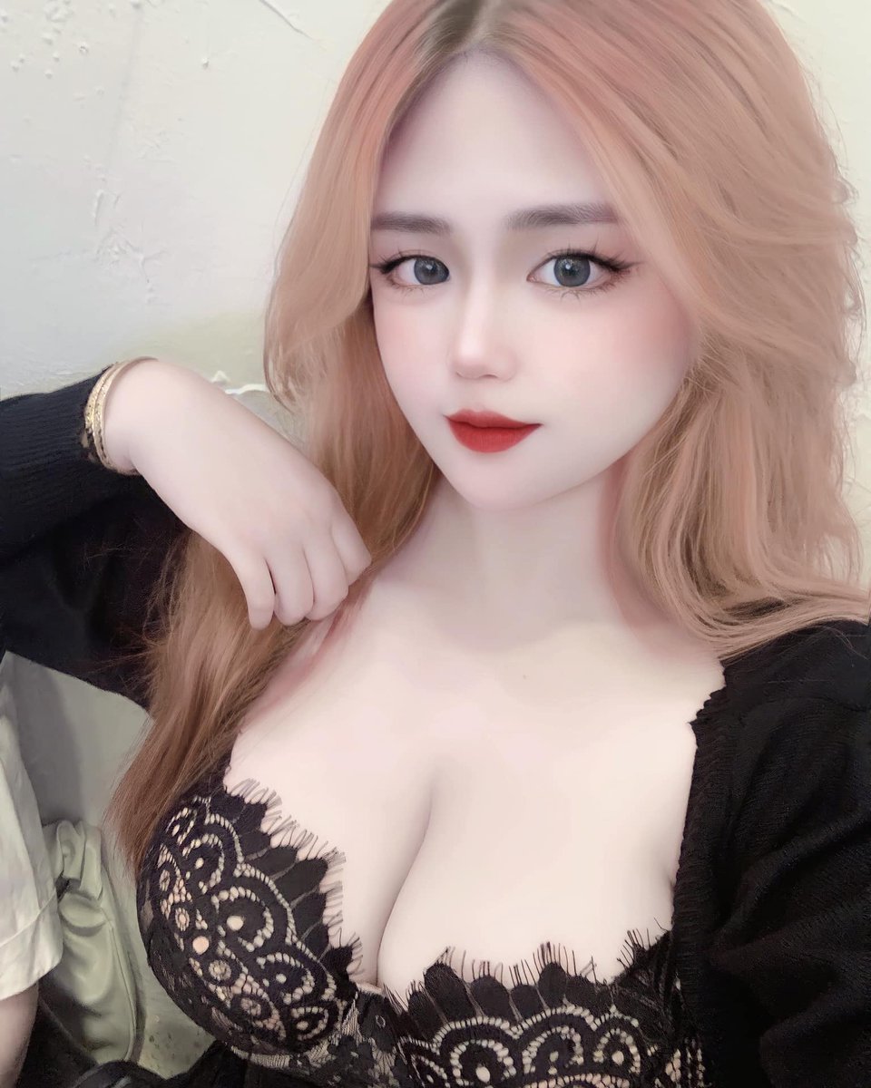 Chào bạn! Tôi là một cô gái tự tin và sôi động, mong muốn gặp gỡ một người đàn ông chân thành và tận hưởng cuộc sống cùng nhau.
