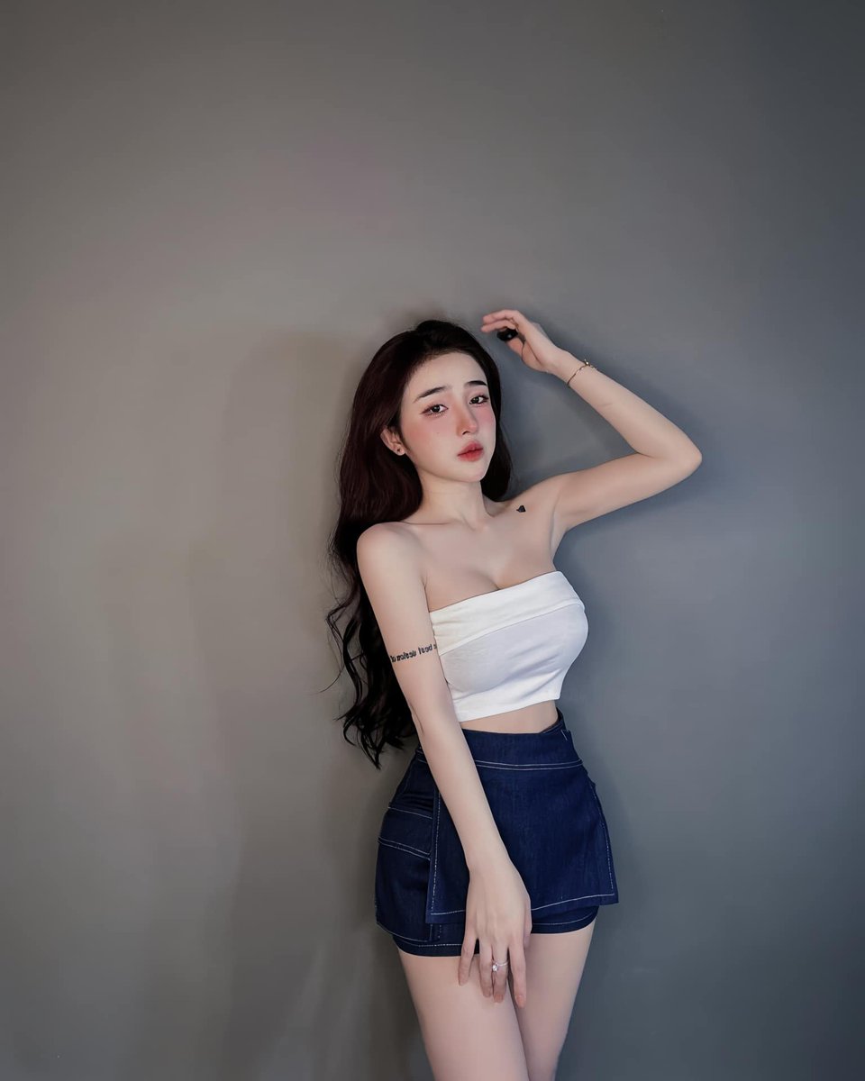 Xin chào! Tôi là một cô gái yêu thích thể thao và cuộc sống năng động, muốn tìm một người bạn đời có cùng sở thích và năng lượng.