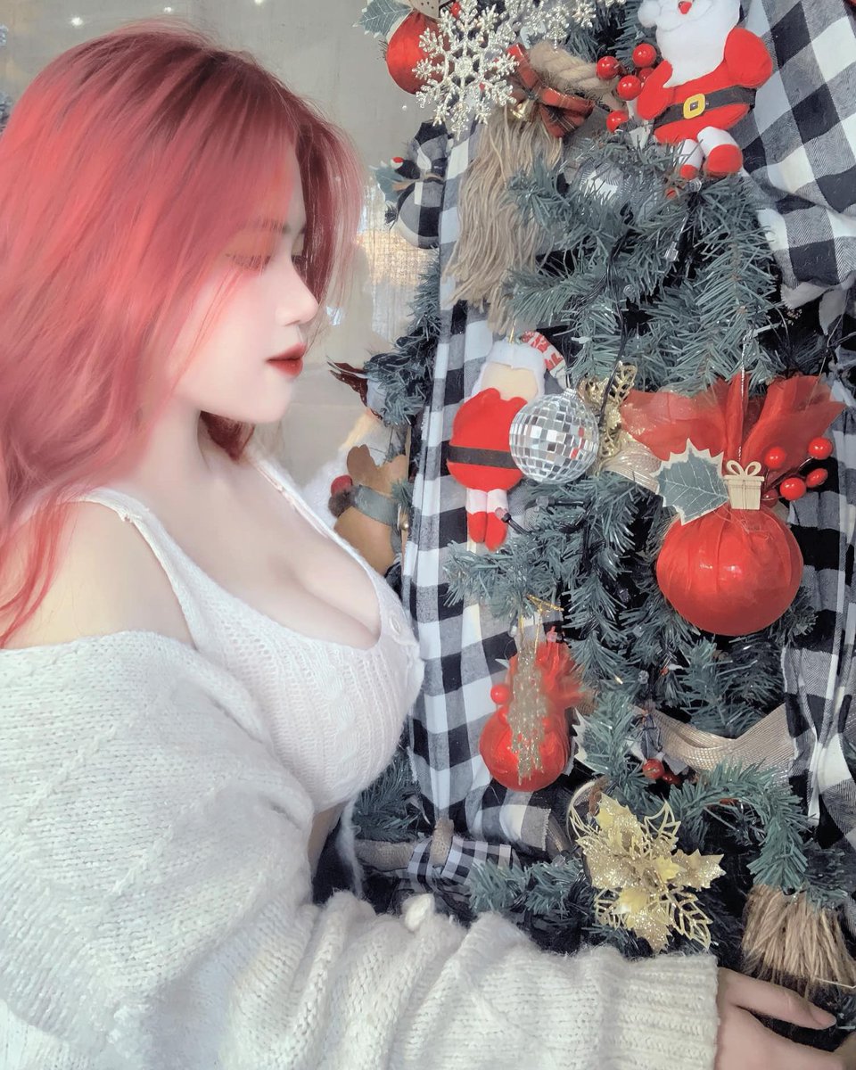 Xin chào! Tôi là một cô gái đáng yêu và quan tâm, muốn gặp gỡ một người đàn ông đáng tin cậy và sẵn lòng chia sẻ những niềm vui trong cuộc sống.