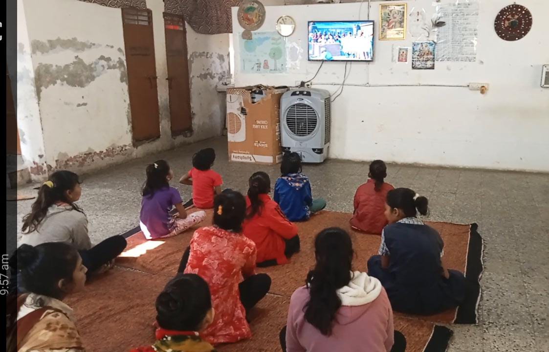 dcpuarvalli's tweet photo. આજરોજ વીર બાલ દિવસની ઉજવણી અંતર્ગત સરકારી ચિલ્ડ્રન હોમ ફોર ગર્લ્સ, અરવલ્લી ખાતે આશ્રિત બાળાઓ સાથે નિબંધ લેખન તથા ચિત્ર સ્પર્ધાનું આયોજન કરવામાં આવ્યું તેમજ માન. વડાપ્રધાનશ્રીનો સંદેશ અને ડિજીટલ પ્રદર્શન નિહાળવામાં આવ્યું @CollectorArvali @Gujaratscps @SocialDsd https://t.co/Gj3qHC58gJ