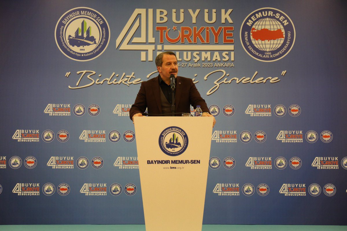 _aliyalcin_'s tweet photo. Bayındır Memur-Sen'imizin 4.Türkiye Buluşmasına katıldık. 

25 bine yaklaşan üyesiyle 13. yıldır alanının yetkilisi Bayındır Memur-Sen'imizin 4. Büyük Türkiye Buluşmasında sendikamızın lider kadrolarıyla biraraya geldik. 

▪️4688’de Değişiklik Talebimiz,
▪️1.Dereceye Yükselen Kamu Görevlilerine 3600 Ek Gösterge Kararımız
▪️Yardımcı Hizmetler Sınıfı çalışanlarının GİH Sınıfına aktarılması Talebimiz
▪️Kamuda, Görevde Yükselme ve Ünvan Değişikliği Sınavlarında Bütünlük ve Rutinlik Talebimiz
▪️Ünvan-Yetki-Sorumluluk-Ücret Adaletsizlikleri Yönünden Kamu Personel Sisteminin ele Alınma İhtiyacı
▪️Mühendislik Meslek Kanunu Talebimiz gibi bir çok başlığı ve çalışmalarımızı konuştuk.

Teşkilat eğitimi ve istişare boyutuyla önemli bir teşkilat buluşması icra eden Bayındır Memur-Sen Genel Başkanı Soner Can Tufanoğlu'nun şahsında yönetim kurulunu ve mesuliyet-sorumluluk duygusuyla disiplinli bir toplantı gerçekleştiren diri, motivasyonu yüksek tüm teşkilatımızı tebrik ediyor, Bayındır Memur-Sen’imize “zirveden yeni zirvelere” hedefinde kolaylıklar, çalışmalarında başarılar diliyorum. 

@sonertufanoglu @BayndrMemurSen