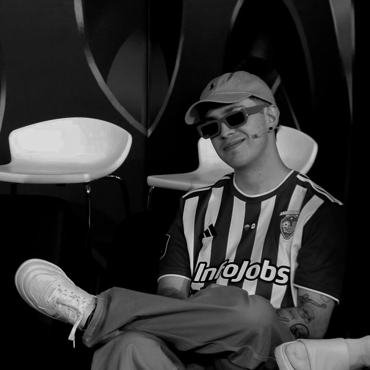 ⠀⠀⠀⠀⠀⠀⠀⠀⠀

⠀⠀⠀❝ Ya saben que después de los partidos, tienen que atender al presidente de los Aniquiladores ❞⠀⠀⠀⠀⠀⠀⠀⠀⠀

⠀⠀