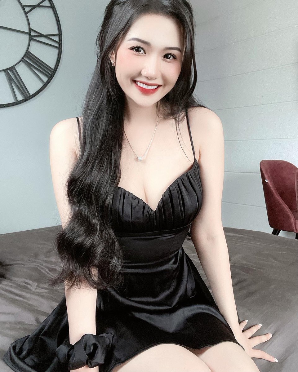 Xin chào! Tôi là một cô gái yêu thích thể thao và cuộc sống năng động, mong muốn tìm một người đàn ông cởi mở và sẵn sàng khám phá thế giới.