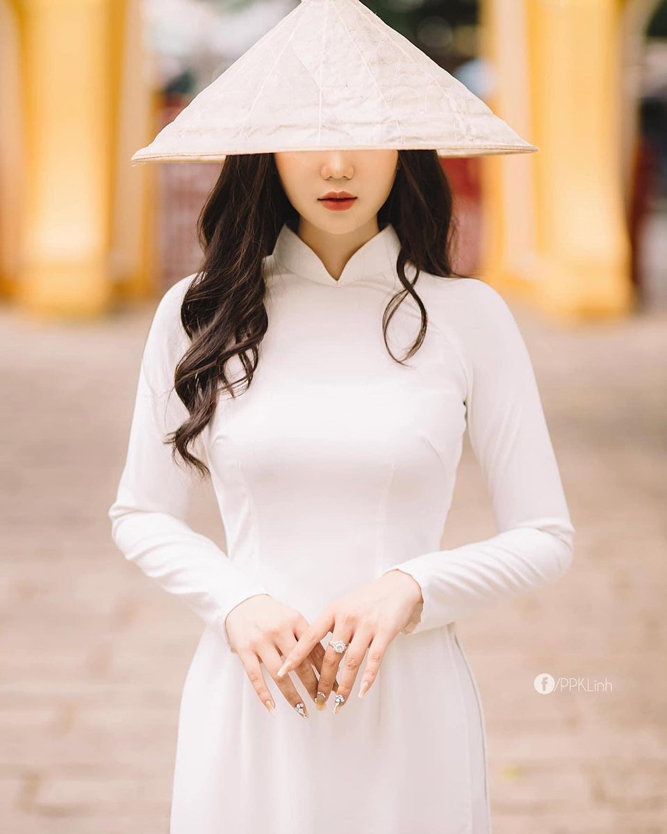 Xin chào! Tôi là một cô gái năng động và sáng tạo, mong muốn gặp gỡ một người đàn ông thú vị và cùng nhau trải nghiệm những điều mới mẻ.