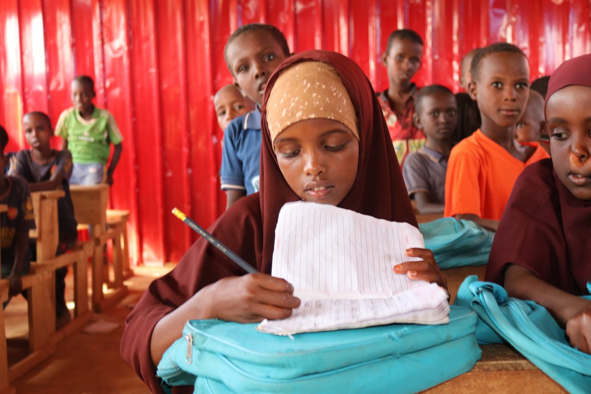 'I am happy to be going to school because I get to learn new things and meet my friends,” says Hodan. #UNICEF has ensured that thousands of displaced children like Hodan can access education. #UNICEFthanks @GPforEducation @USAID @ECHO_CESAfrica @FinlandinSom @KfW_FZ_int