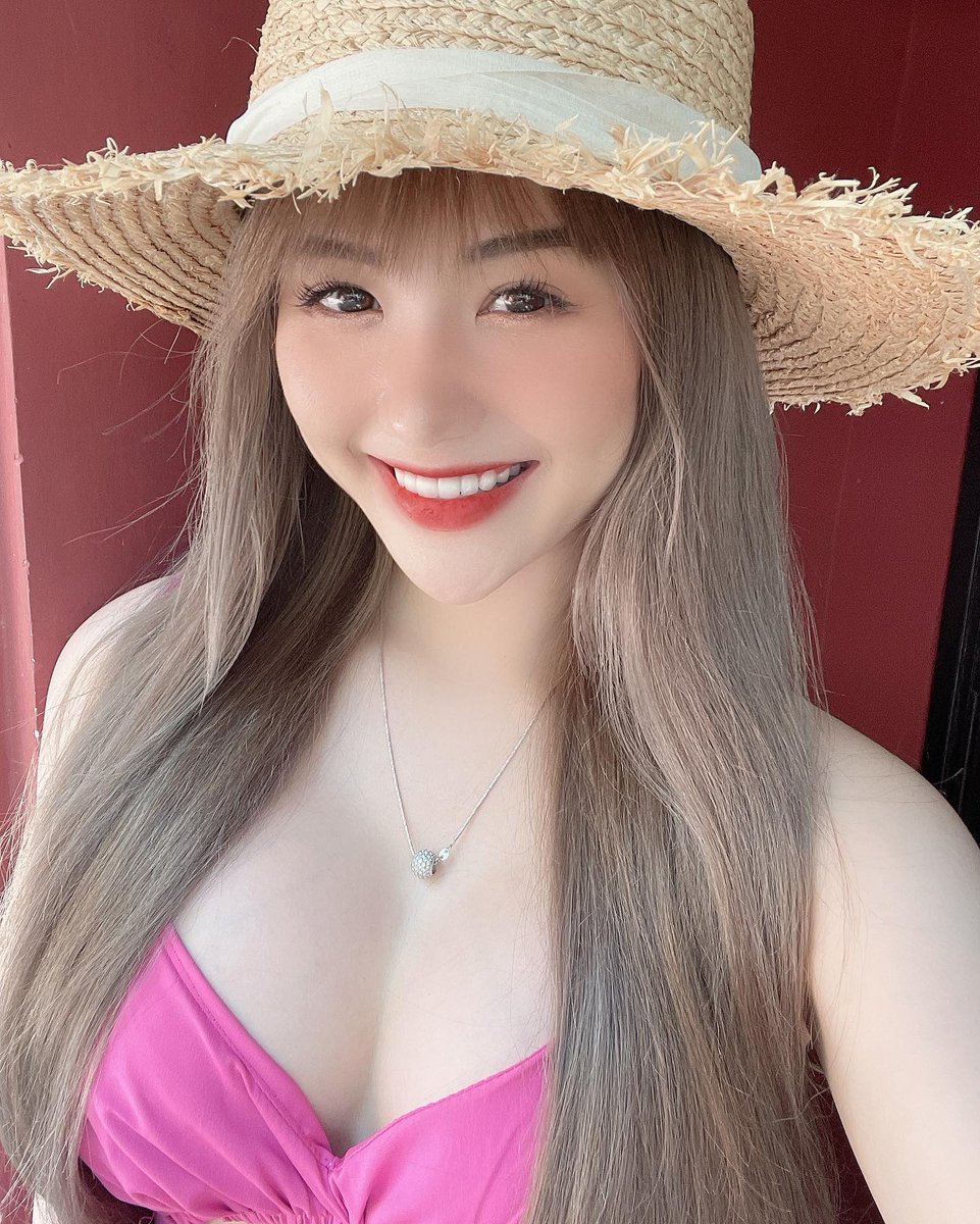 Chào bạn! Tôi là một người phụ nữ yêu thích tự nhiên và môi trường, hy vọng tìm kiếm một người đàn ông quan tâm đến bảo vệ môi trường và cùng nhau thực hiện các hoạt động bền vững.