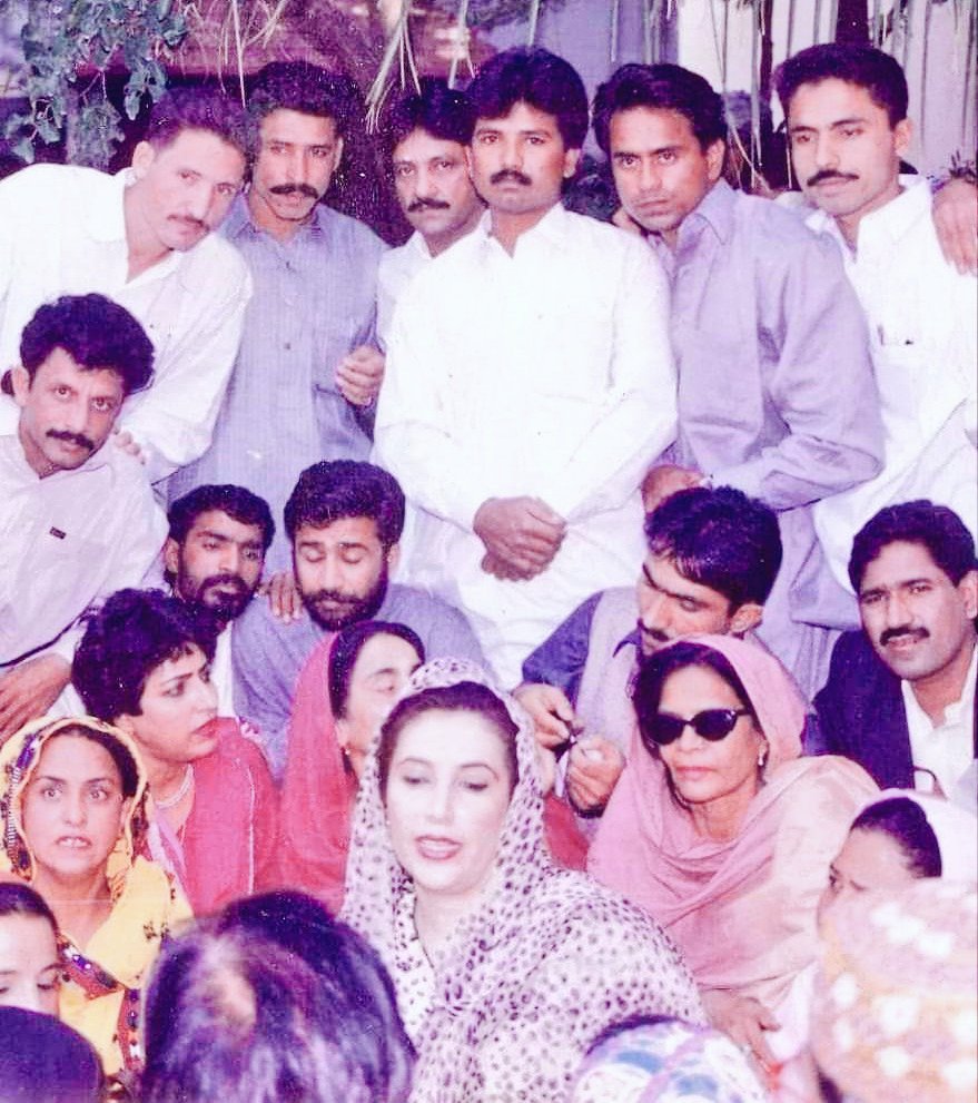 ایسی تھی ہماری شہید محترمہ بینظیر بھٹو

#SalaamBenazirBhutto 
#MissYouSMBB 💔😢