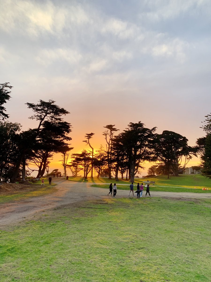 DOGHcoin's tweet photo. On this Christmas Day, watching the magnificent sunset on the Pacific coast of San Francisco makes me believe that @ DOGH will also be so beautiful and wonderful! https://t.co/xzubxeF1m9